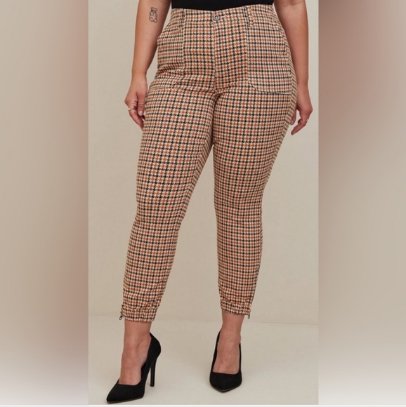 Torrid High Rise Stretch Twill Jogger 16 SHORT - Picture 2 of 4